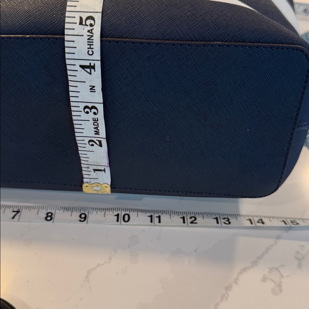 Michael Kors Jet Set Leather Tote - Picture 12 of 13